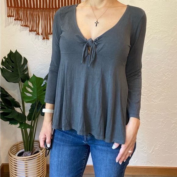 American Eagle Outfitters Tops - American Eagle Soft & Sexy Tie Front Long Sleeve Top Gray Medium